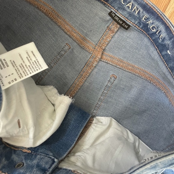 American Eagle “the dream Jean” stretch high rise denim. I’m excellent shape! - Picture 2 of 3